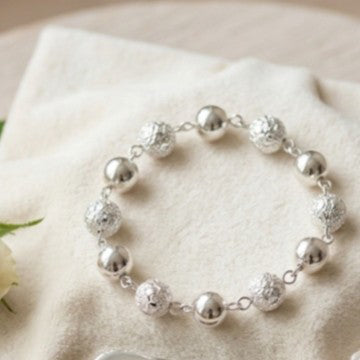 Pulsera bolas plateadas