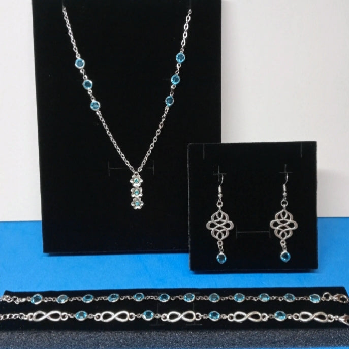 Lote turquesa Gargantilla, pendientes y dos pulseras