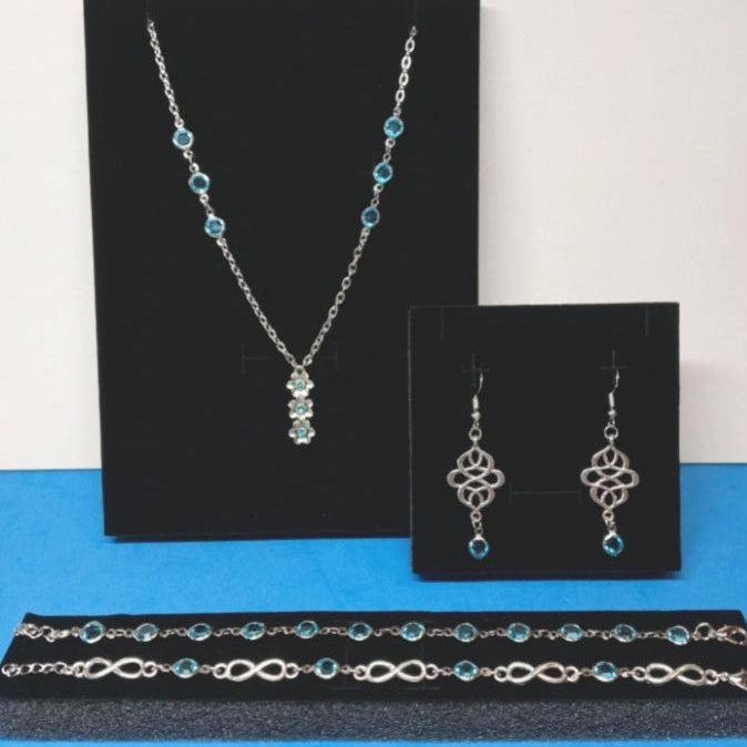Lote turquesa Gargantilla, pendientes y dos pulseras